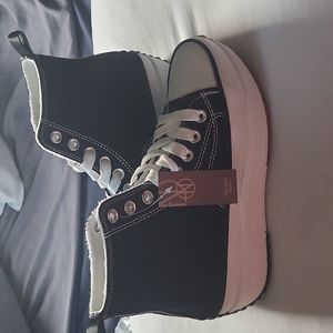 Golden Road woman shoes size 8